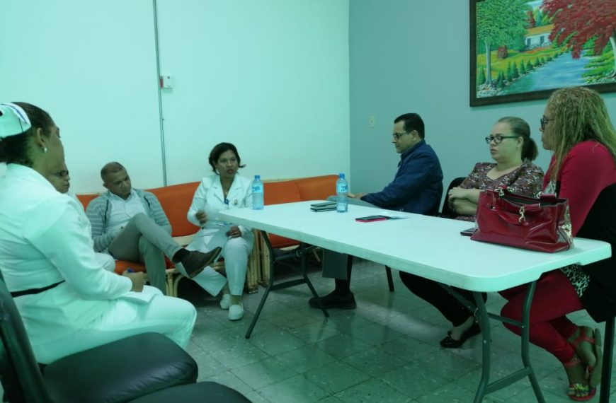 El Director Regional de Salud Dr. Freddy Abad Fabián se reune con las directoras de los hospitales Pedro. E. Marchena y José. A. Columna del municipio de Bonao