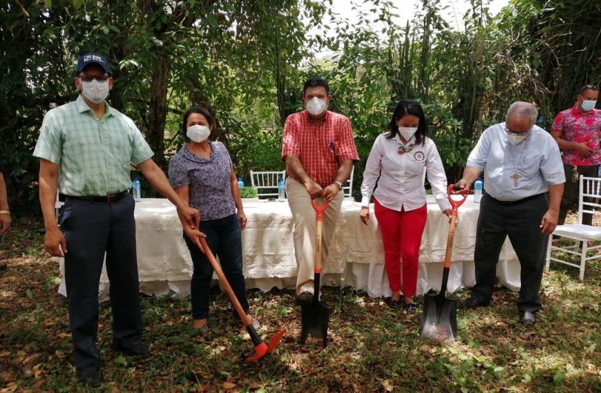 Servicio Regional de Salud da primer palazo construcción de (CPN)Centro primer nivel de atención Las Martínez La Vega.