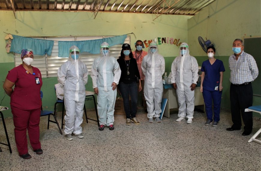 Operativo Integral en el Centro Educativo el Higüero El Servicio Nacional de Salud (SNS) y el Ministerio de Defensa .