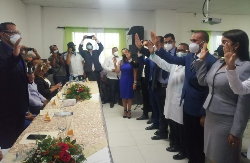 La Regional de Salud Cibao Central (SRS.C.C) realiza acto de juramentación de nuevos directores.