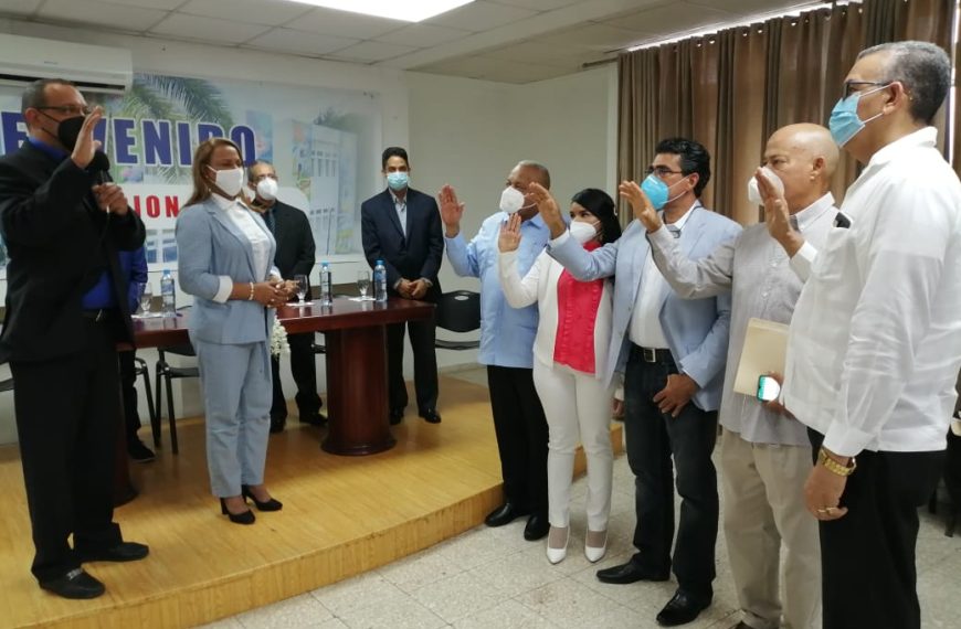 LA VEGA La Regional de Salud Cibao Central (SRS.C.C) realiza acto de juramentación de nuevos directores en la provincia monseñor Nouel .