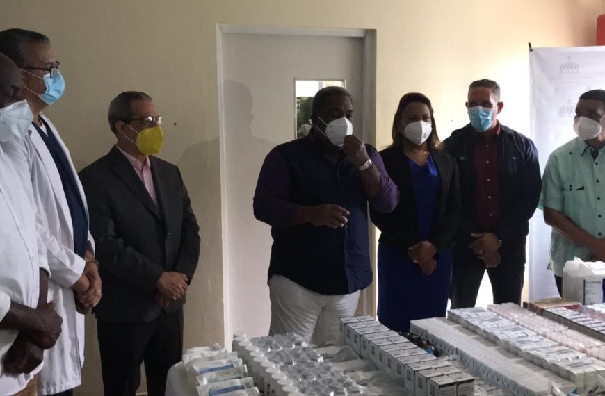 Hospital Municipal de Maimón recibe donación de medicamentos e insumos