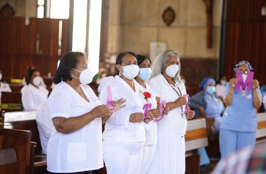 Realizan misa en honor a las Enfermeras