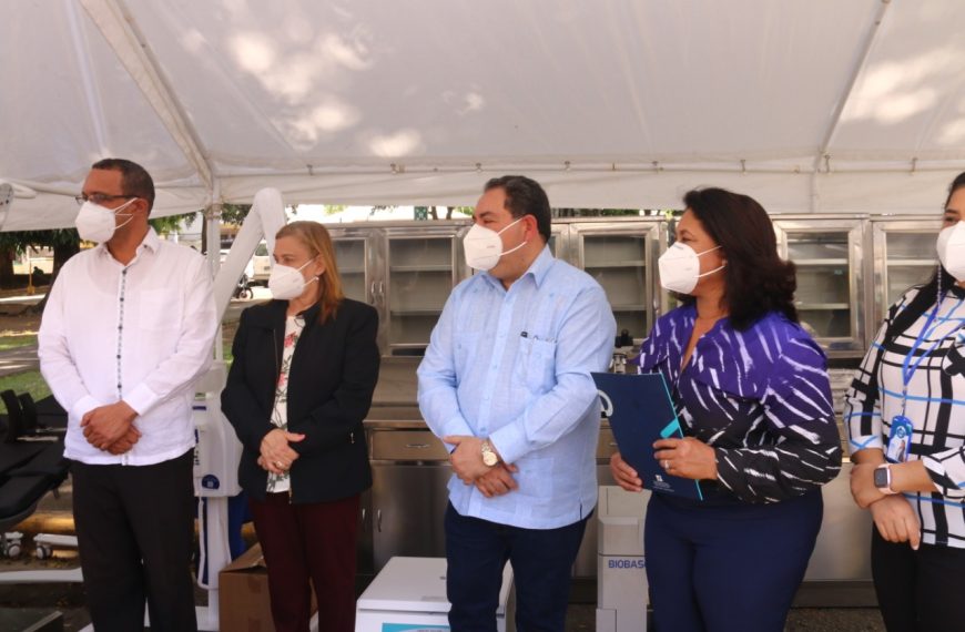 SNS entrega equipos al Hospital Armida García por mas de 2 millones de pesos