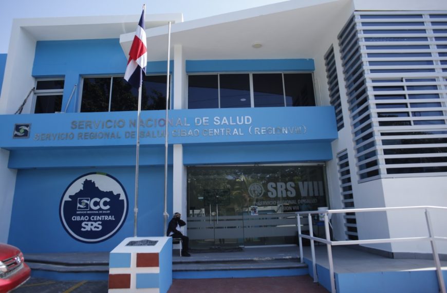 SRSCC informa once personas afectadas durante incendio en La Vega fueron asistidas en Hospital Armida García; lamenta fallecimiento de bomberos