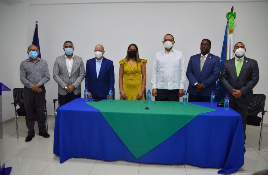 Dra. Ayadelkys Robles toma posesión del SRSCC