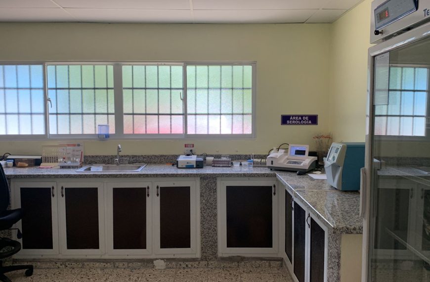 Hospital Maimón inaugura nuevo y ampliado laboratorio, equipado con todas las pruebas básicas