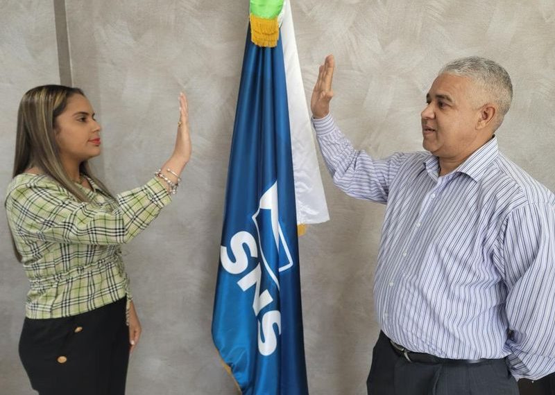 Juramentan nuevo director en Hospital de Constanza