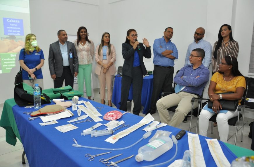 Capacitan al personal de médicos y enfermeras de hospitales de la Región Cibao Central de salud en prevención de mortalidad materna y neonatal