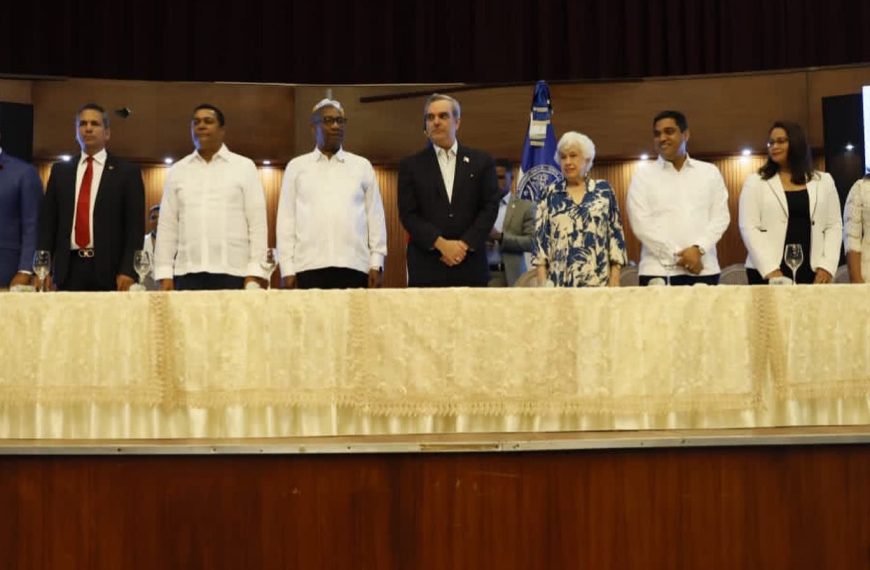 En presencia del presidente Abinader, juramentan comités del SNS durante Asamblea Electoral de la DIGEIG