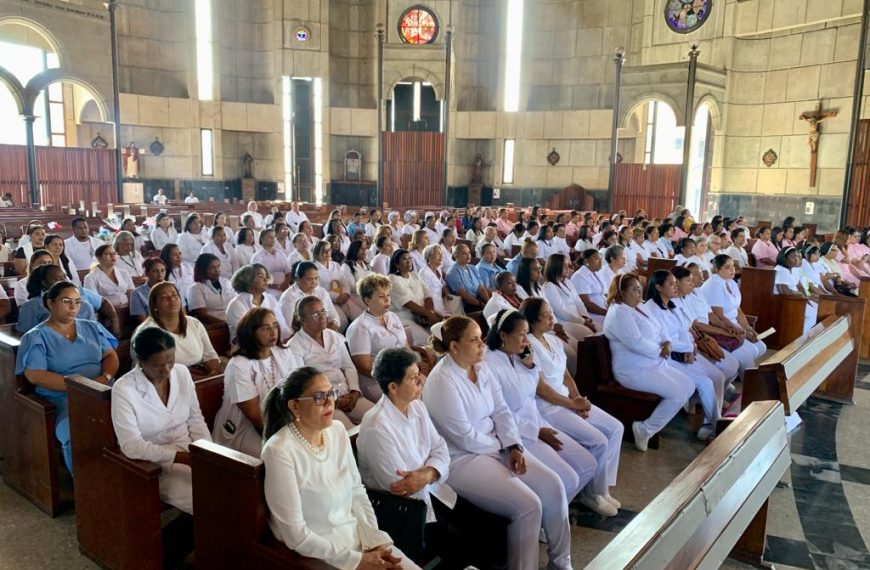 Celebran santa eucaristía en el día de las enfermeras