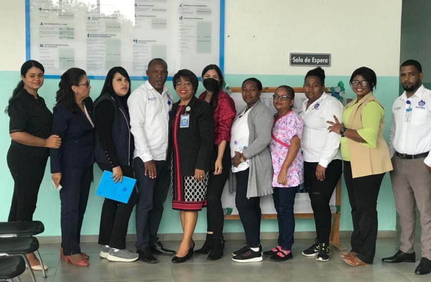 Gestora de adolescentes visita centros de salud de Cotuí