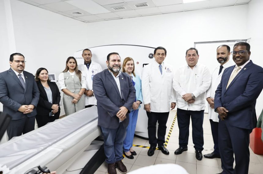 Autoridades de Salud entregan tomógrafo al Hospital Traumatológico Juan Bosch, La Vega
