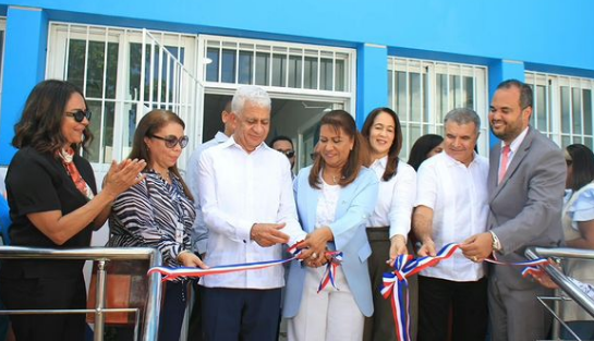 Adolescentes de Cotuí reciben del SNS Unidad Integral de Salud