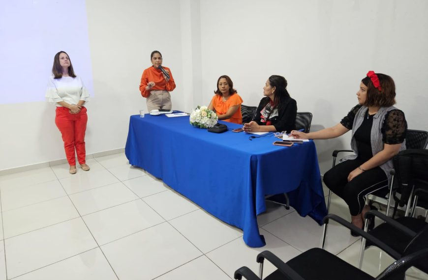 SNS imparte taller de atención al usuario