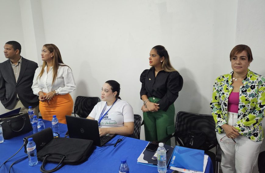 Se realiza mesa de trabajo con las 17 encargadas de RRHH de los hospitales