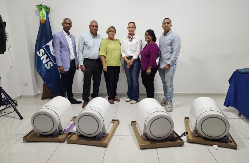 Entrega de Autoclaves al Departamento de Odontología del Servicio Regional de Salud Cibao Central