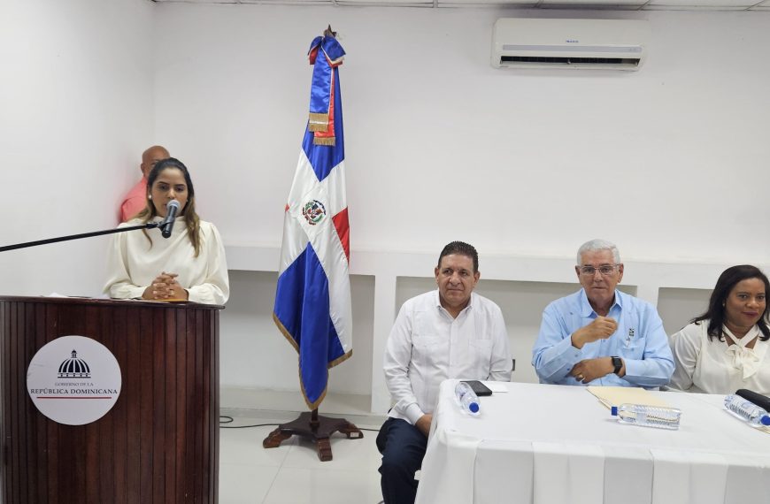 SRS Cibao Central entrega 10 Escuelas Libres de Caries en Monseñor Nouel.