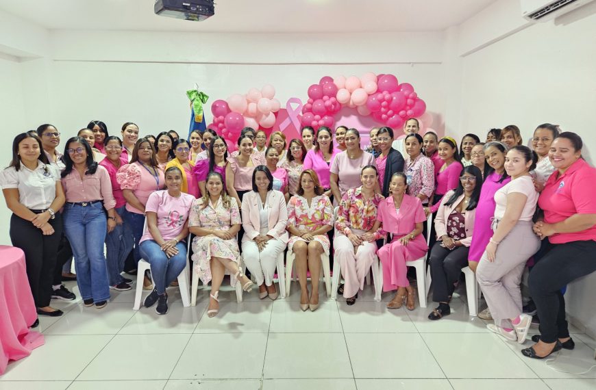Regional de Salud Cibao Central realiza encuentro sobre prevención del cáncer de mama con sus colaboradoras