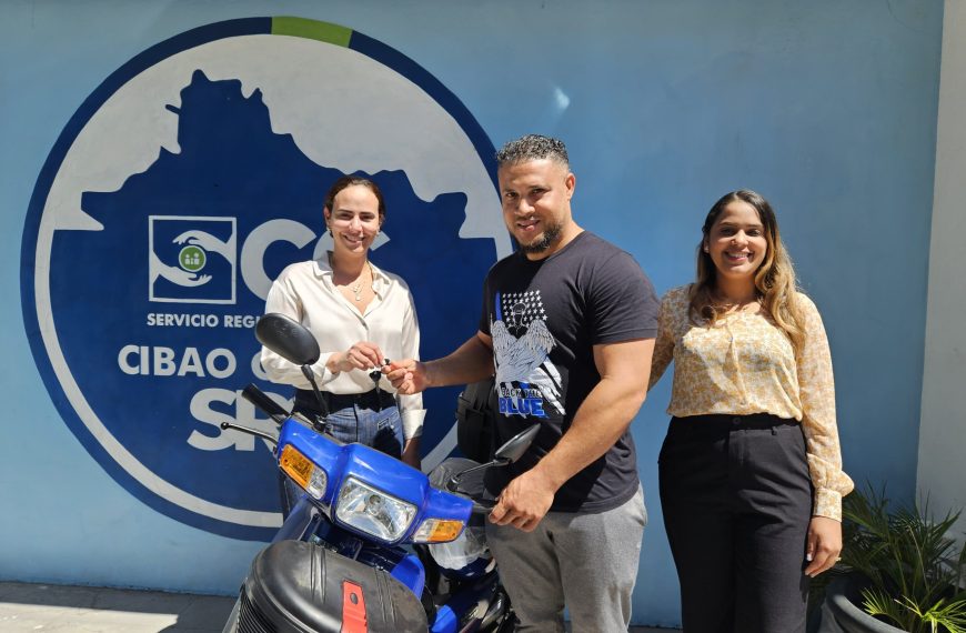 La Regional de Salud Cibao Central Fortalece la Mensajería en las Zonas 7 y 12 con Nuevas Motocicletas