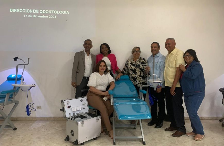 SRS Cibao Central fortalece servicios odontológicos con la donación de tres unidades portátiles