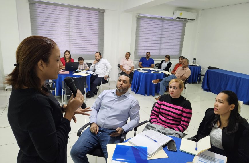 Servicio Regional de Salud Cibao Central realiza reunión para coordinar avances en el Primer Nivel de Atención