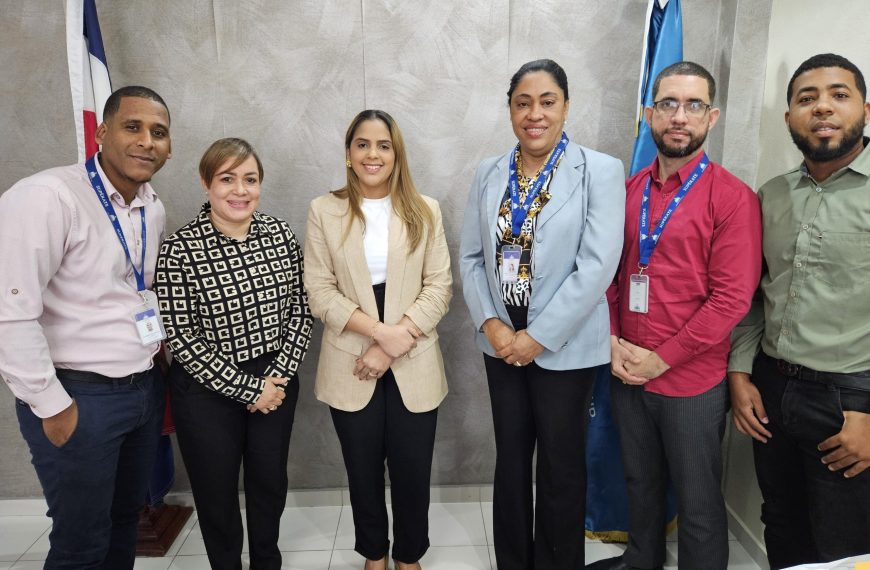SRS Cibao Sur y Supérate firman acuerdo para fortalecer programas sociales y de capacitación