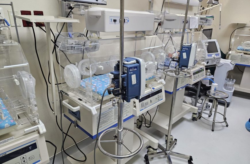 Hospital Inmaculada Concepción de Cotuí fortalece su unidad de perinatología con la adquisición de cuatro nuevas incubadoras