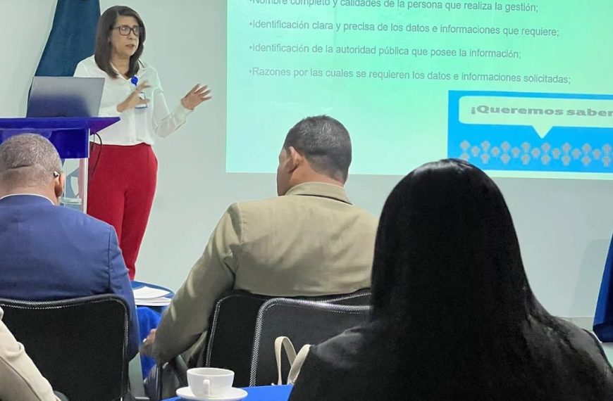 OAI capacita sobre ley 200-04