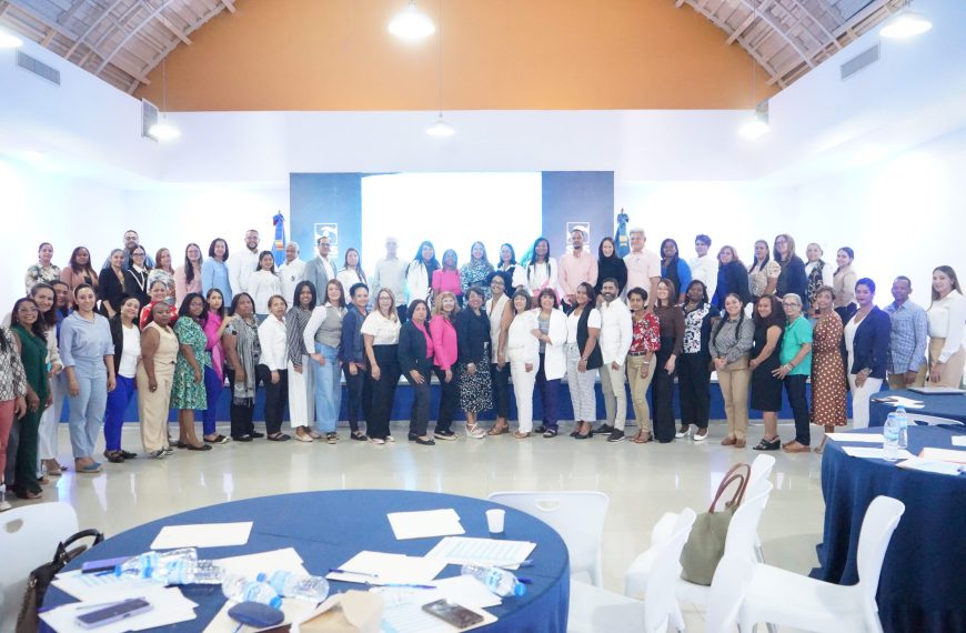 SRS Cibao Sur impulsa transformación en la atención a adolescentes con seminario regional en La Vega