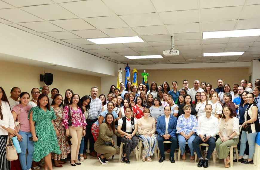 Conferencia sobre el Manejo del Estrés Laboral en Odontología: Apertura del Programa de Capacitación Regional