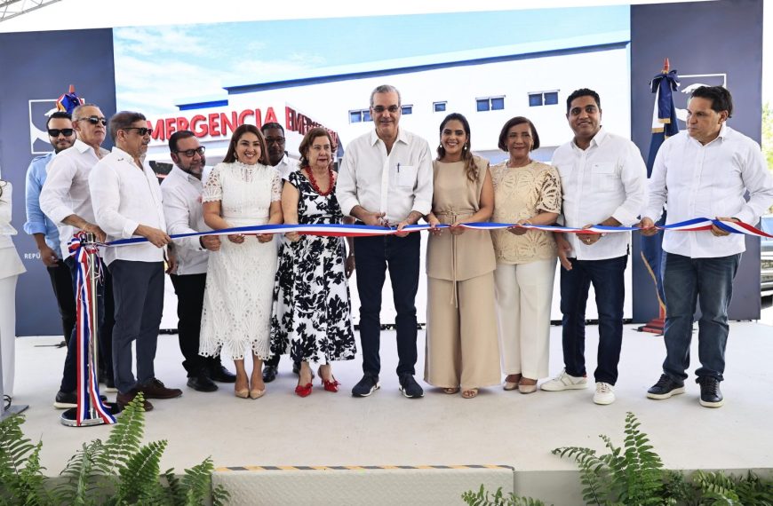 Presidente Abinader inaugura ampliación Área de Hospital Regional Luis Morillo King