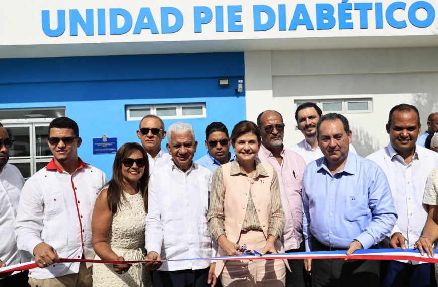 Entrega Unidades de Oncológica y de Pie Diabético
