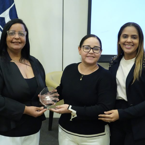 Dra. Yajaira Flete recibe reconocimiento del SNS por su compromiso en Emergencias y Traslados