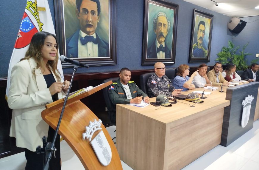 Dra. Ayadelky Robles participa en la Mesa Intersectorial de Seguridad Vial de La Vega
