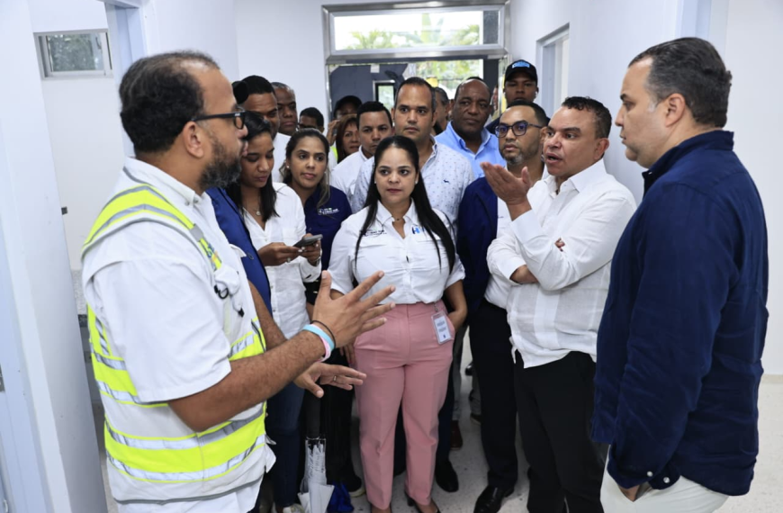 Dr. Landr&oacute;n supervisa hospitales de Maim&oacute;n, Cevicos y Cotu&iacute; para fortalecer atenci&oacute;n de salud m&aacute;s humana y digna