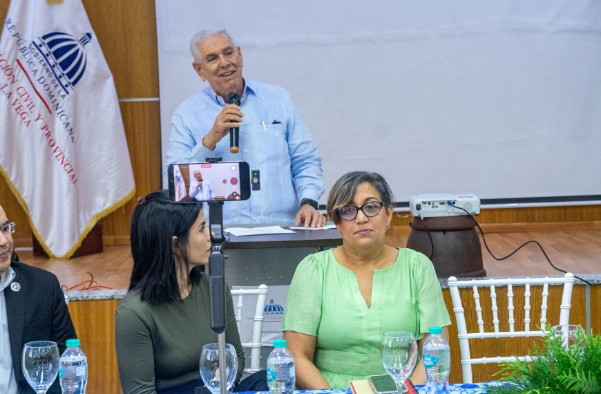 SNS entrega el Programa &ldquo;Restableciendo Sonrisas&rdquo; en la regi&oacute;n Cibao Sur, encabezado por el Dr. Mario Bournigal