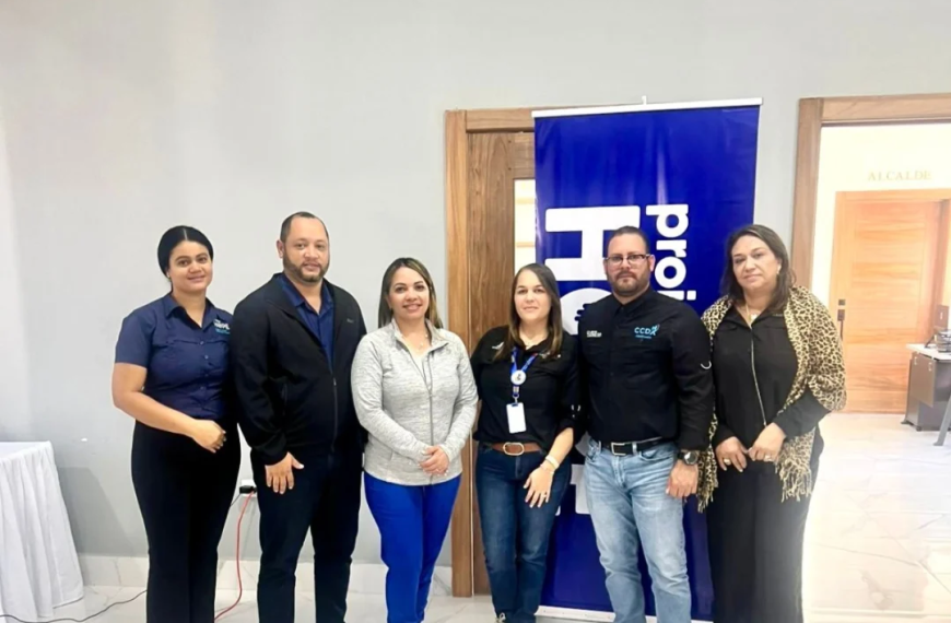 Gerencia de &Aacute;rea La Vega fortalece capacidades del personal de salud en planificaci&oacute;n familiar y prevenci&oacute;n del embarazo en adolescentes