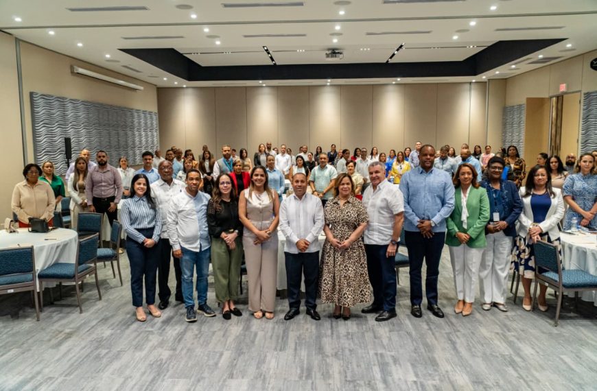 SRS Cibao Sur socializa plan de fortalecimiento del Primer Nivel de Atenci&oacute;n para responder al 80 % de las necesidades de salud