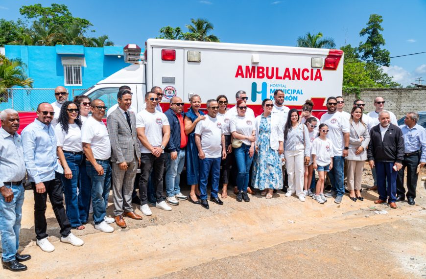 Entregan ambulancia al Hospital Municipal de Maim&oacute;n con presencia de la directora regional de Salud