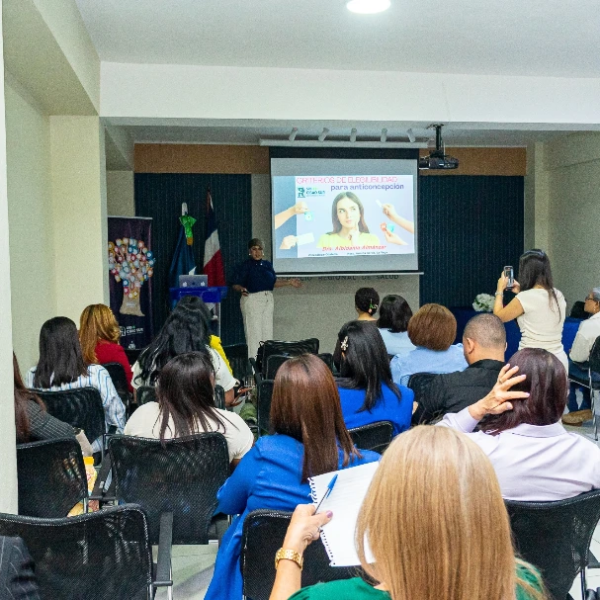 Regional de Salud Cibao Sur capacita personal en m&eacute;todos anticonceptivos para fortalecer atenci&oacute;n a adolescentes