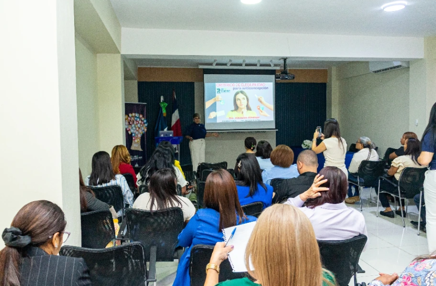 Regional de Salud Cibao Sur capacita personal en m&eacute;todos anticonceptivos para fortalecer atenci&oacute;n a adolescentes