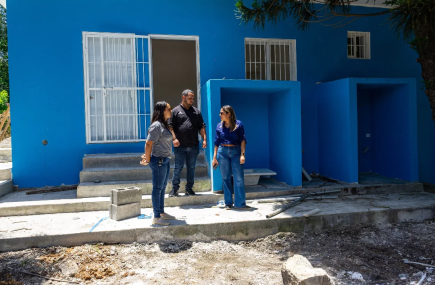 Dra. Ayadelky Robles supervisa avances de remozamiento en centros de primer nivel de Cibao Sur