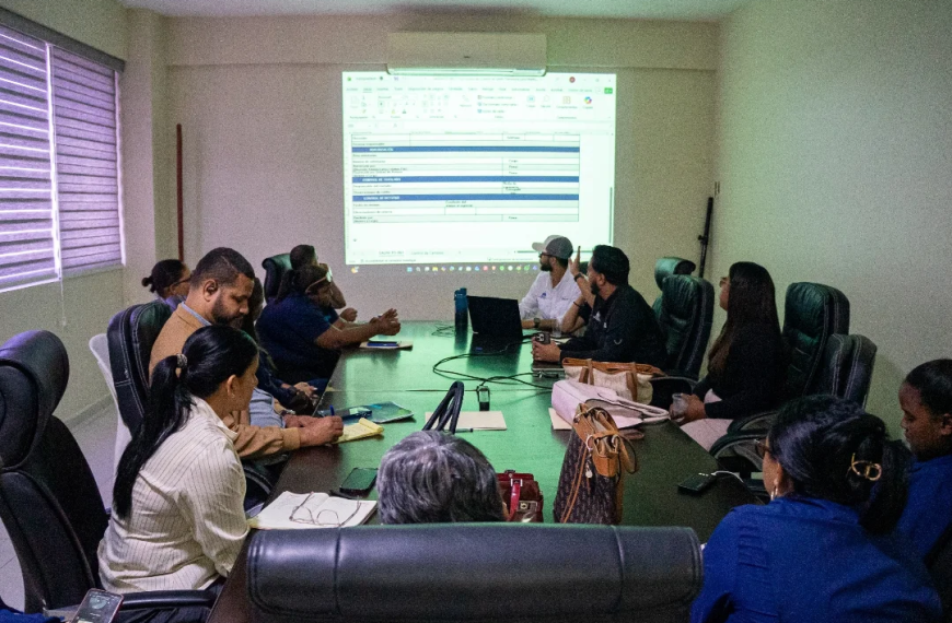 SRS Cibao Sur fortalece la gesti&oacute;n institucional con socializaci&oacute;n de formularios del SNS